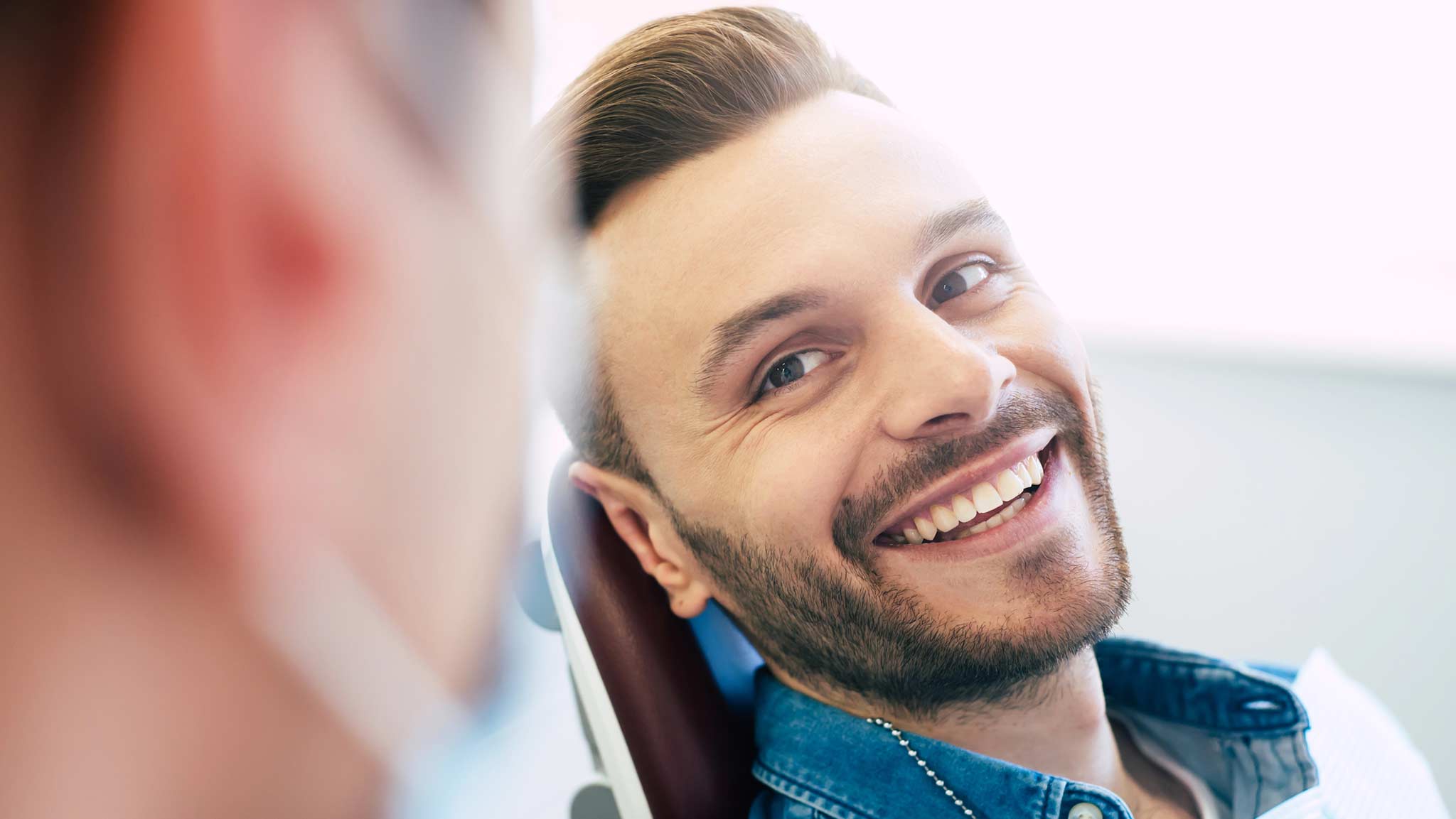 happy-patient-at-dentist